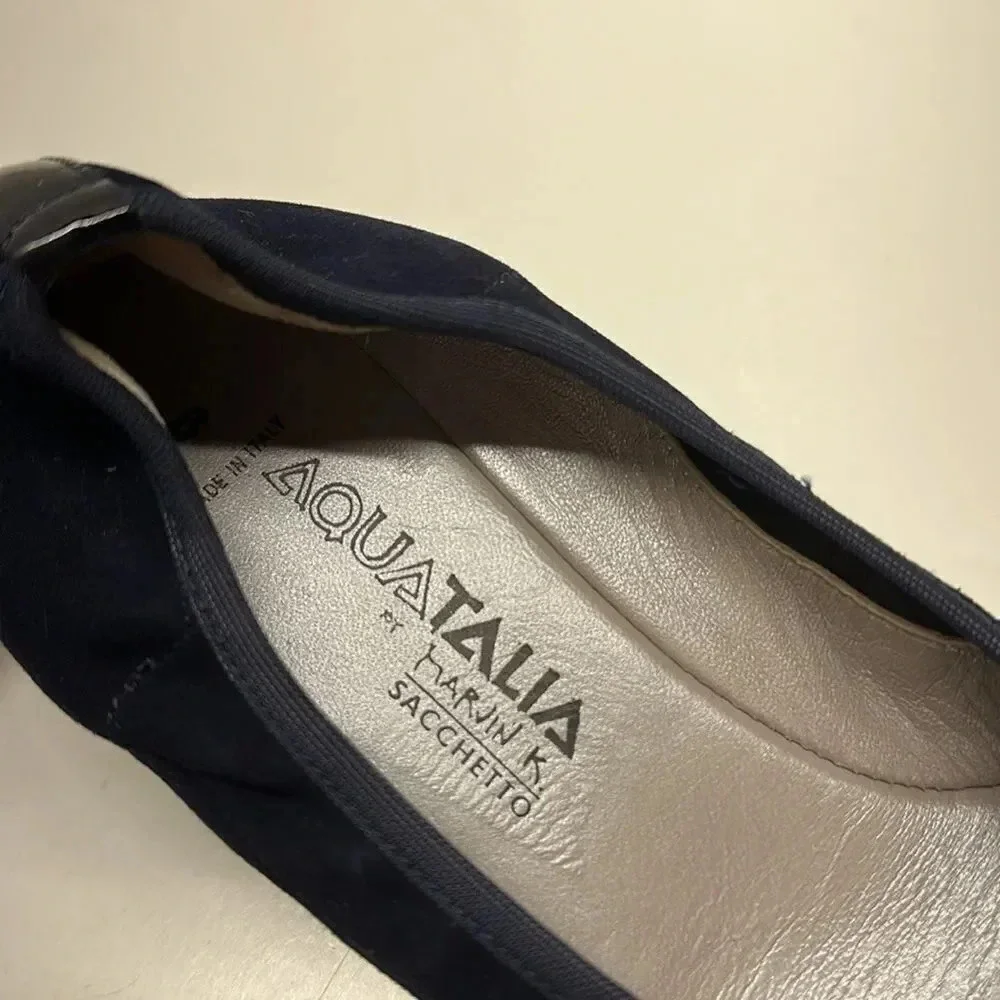 Aquatalia by Marvin V Sacchetto Stretch Wedge Heels Black Cap Toe Blue Suede 6